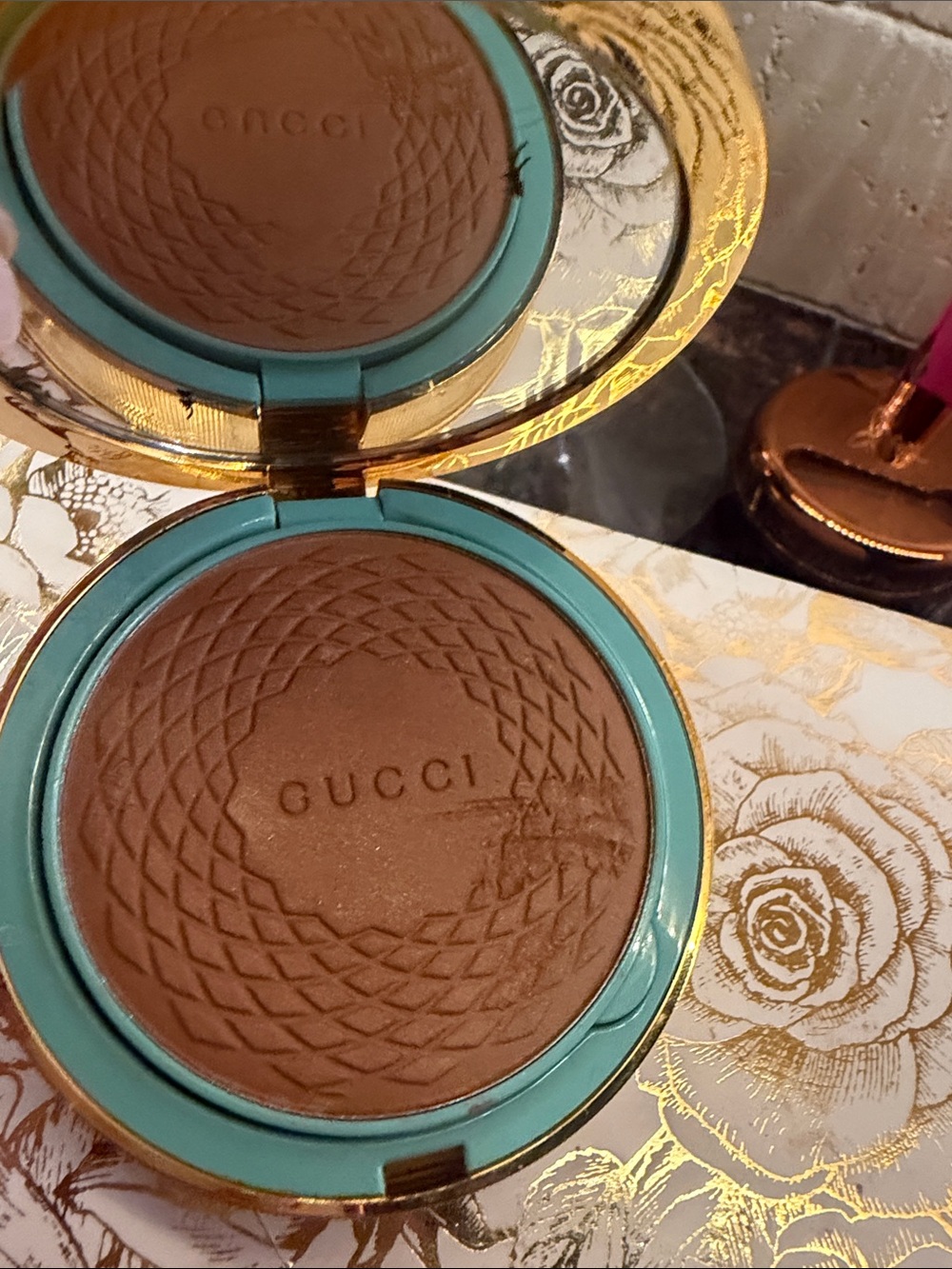Gucci Bronzer & Contour Compact in Teal Case with Brown Powder - Picture 5 of 5